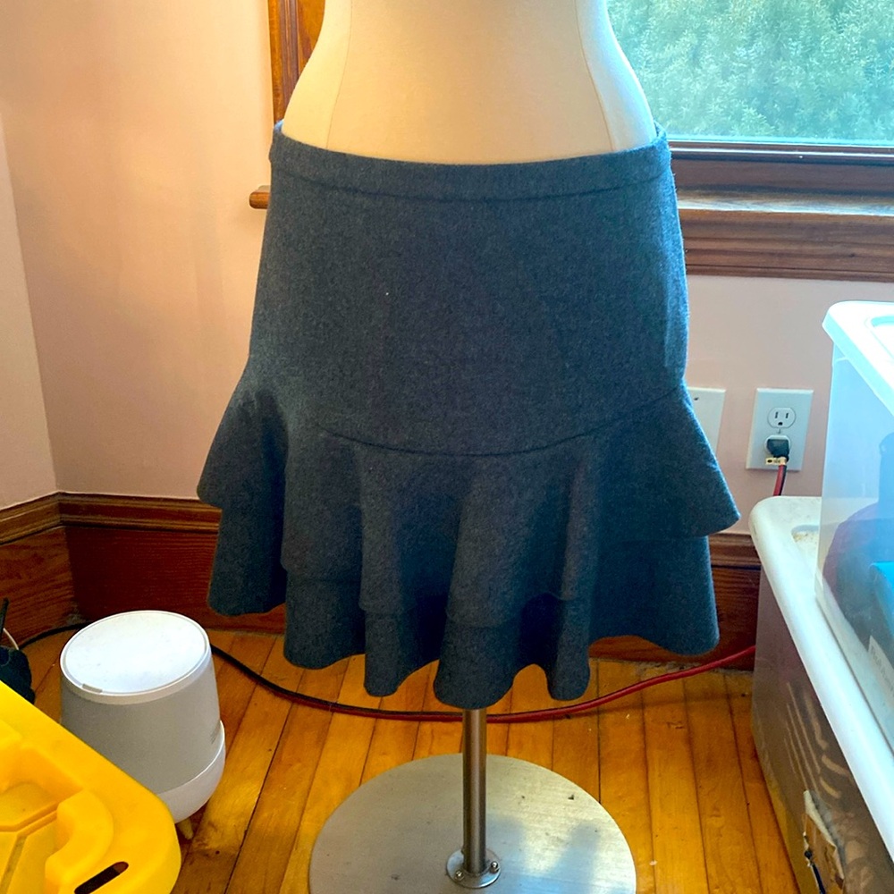 J Crew grey wool skirt. Worn 2* size 10, back zipper For work or play. Good deal